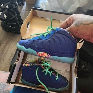 Nike Kids Blue & Teal Multicolor Accent Sneakers